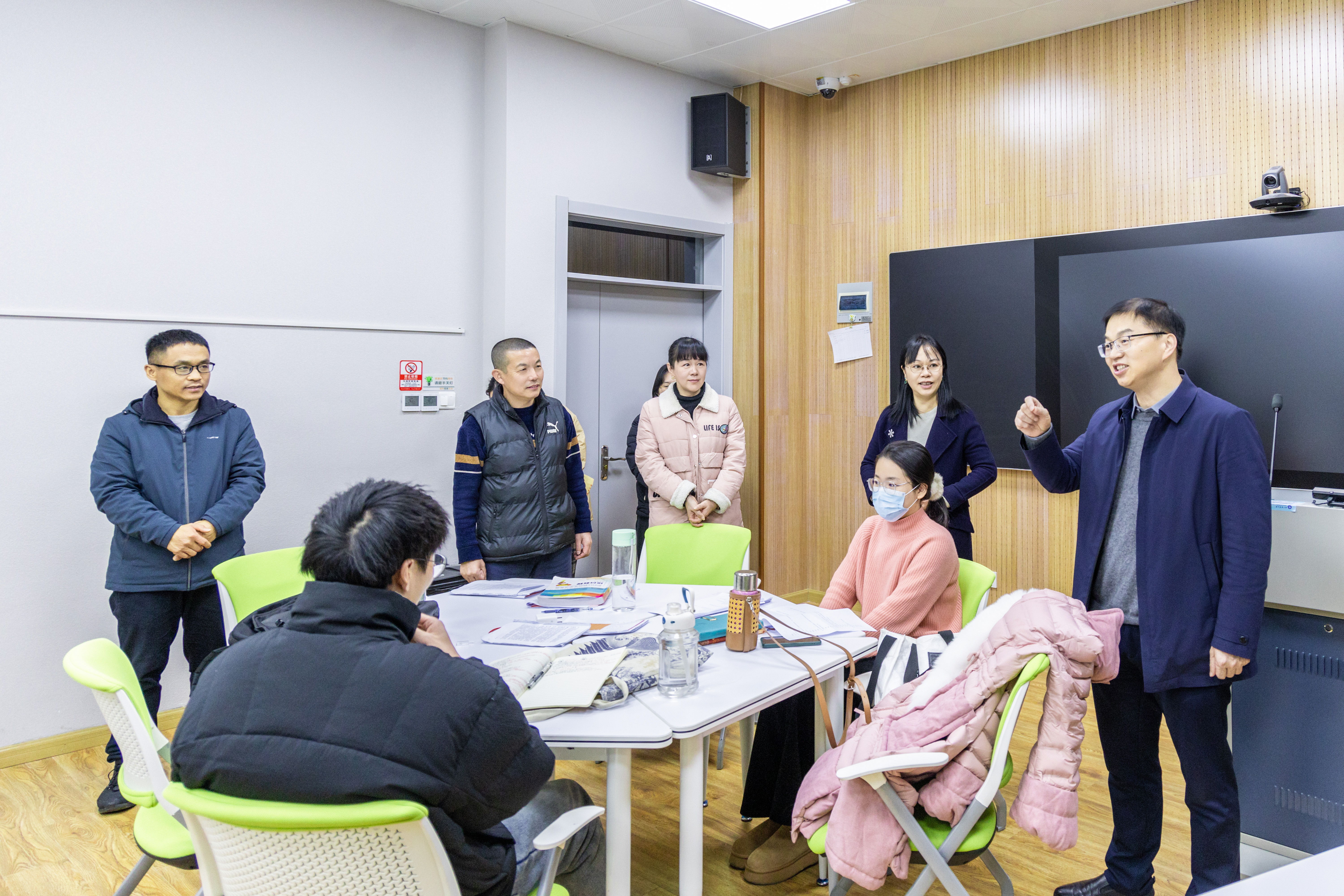 20250106-王剑俊看望卡尔马克思杯比赛学生-43.jpg 20250106-王剑俊看望卡尔马克思杯比赛学生-43.jpg