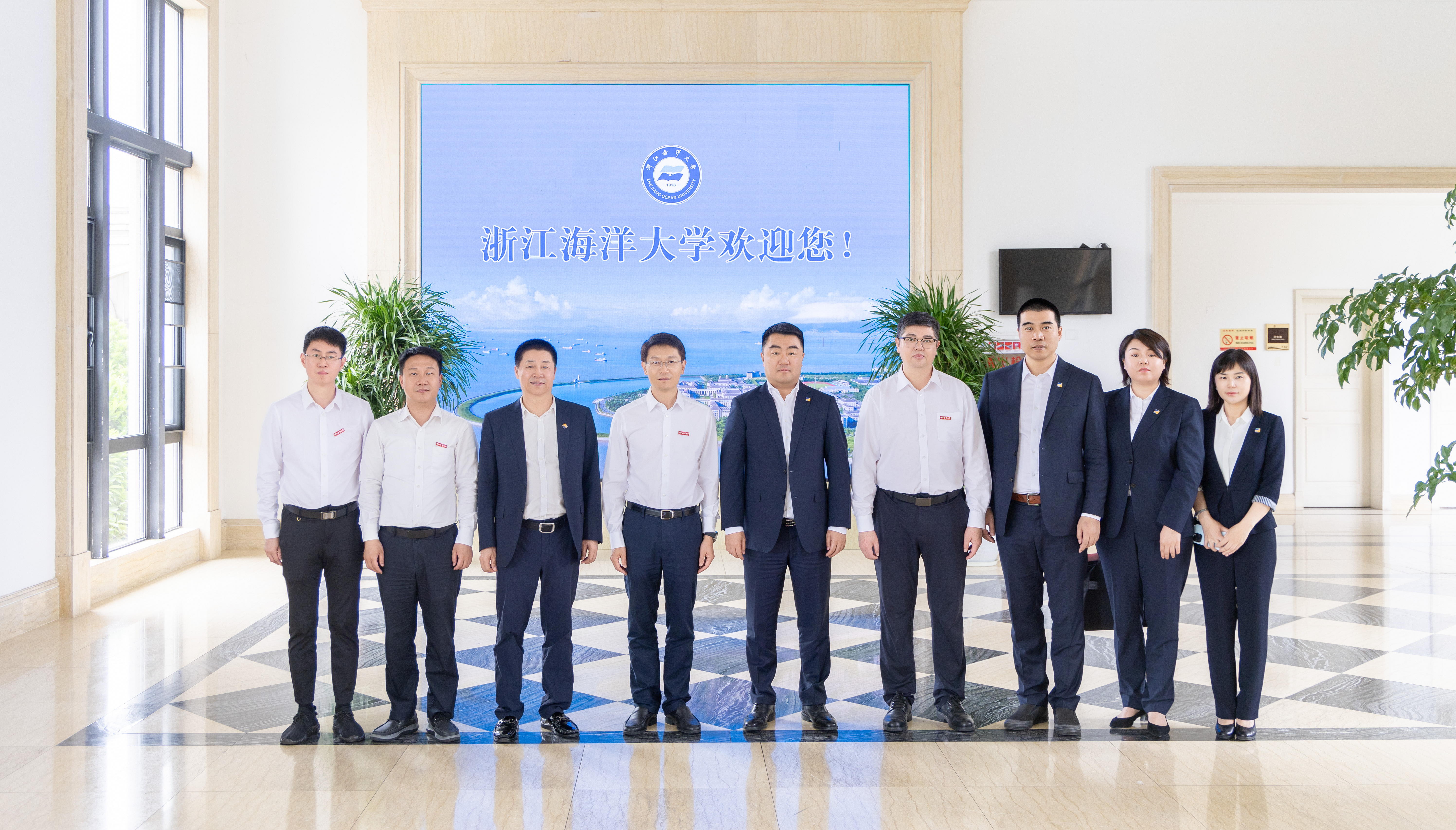 20250507-巨融能源(新疆)股份有限公司与学校战略合作协议签约仪式-251.jpg