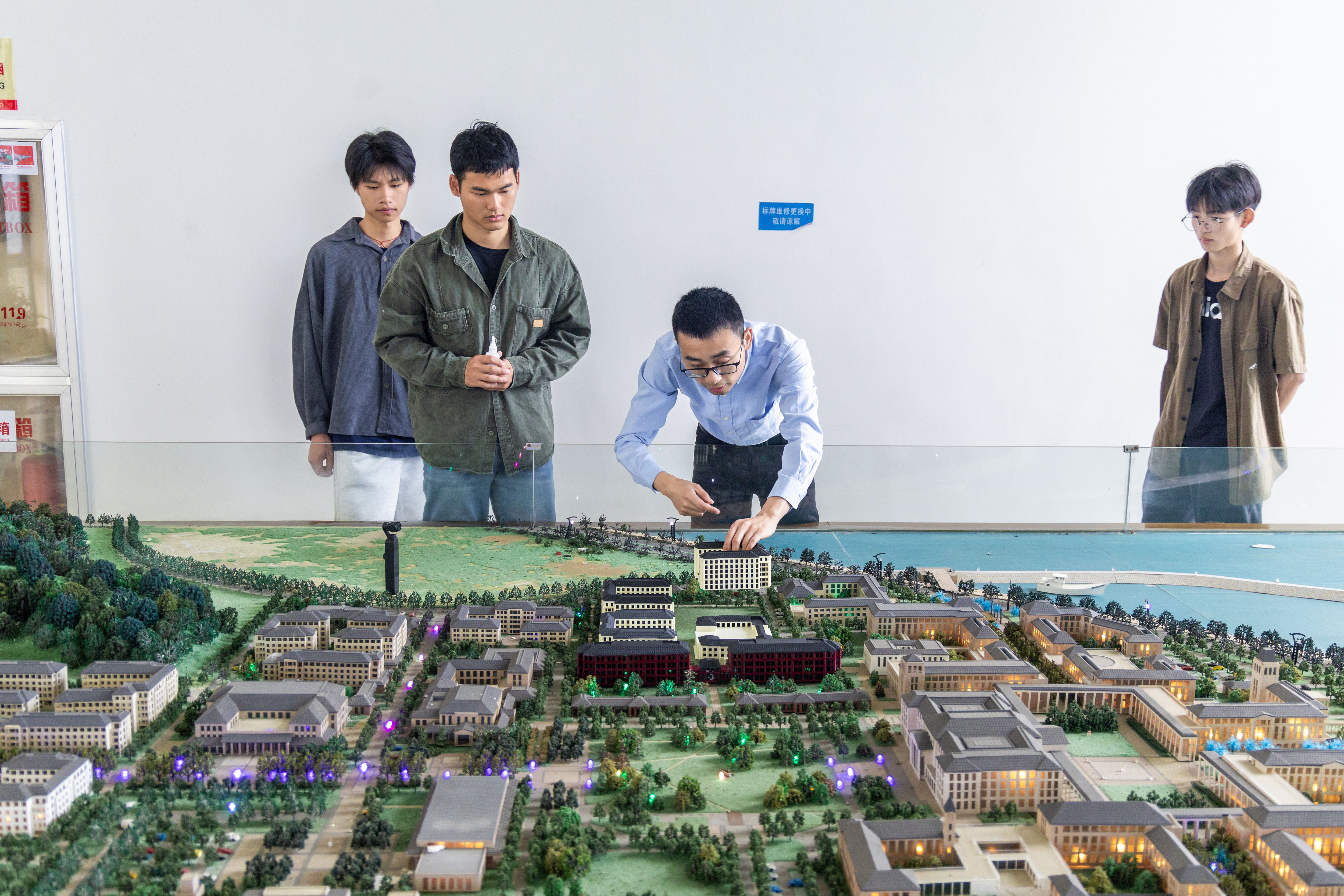 20240606_学校沙盘模型更新-73.jpg 20240606_学校沙盘模型更新-73.jpg